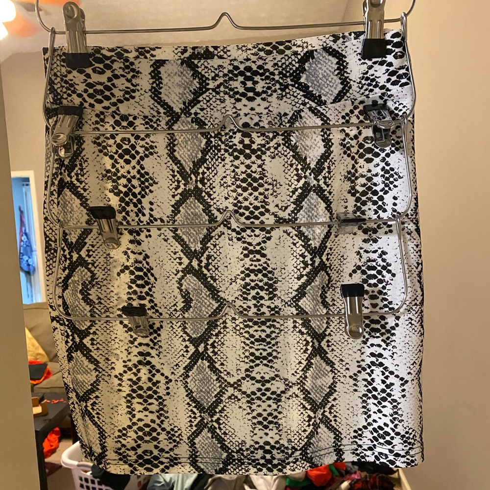 Snake-print mine skirt